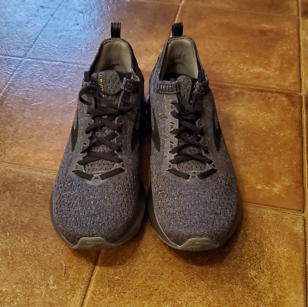 Brooks Levitate 2
